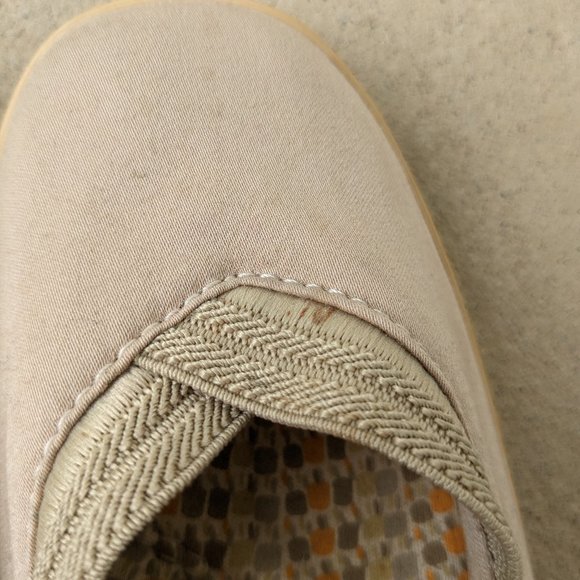 Size 7 Wide- Grasshoppers Slip On Short/Low Wedge 🌈 - Picture 2 of 4